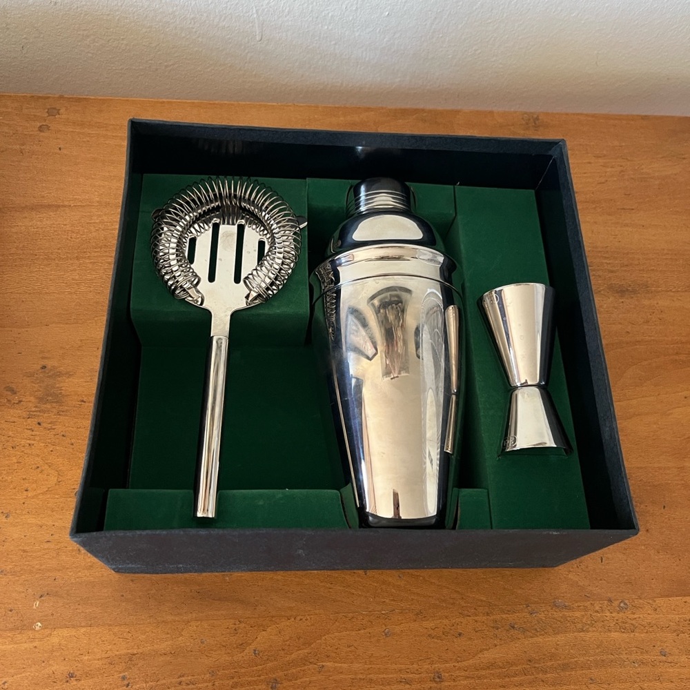 Oneida Stainless Cocktail Shaker Set NEW in Box Bartending Kit. 18/10 Stainless